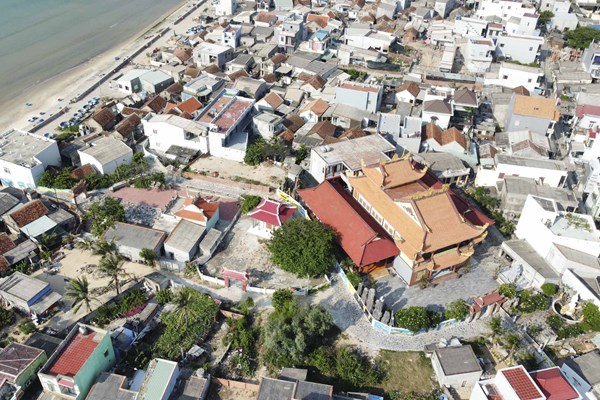 Nét đẹp của tranh bích họa ở làng biển cổ - Anh 2