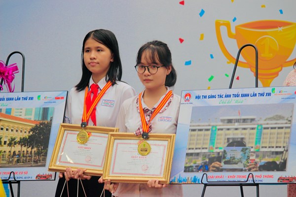 Trao giải sáng tác ảnh Tuổi Xanh cho học sinh TP.HCM - Anh 1