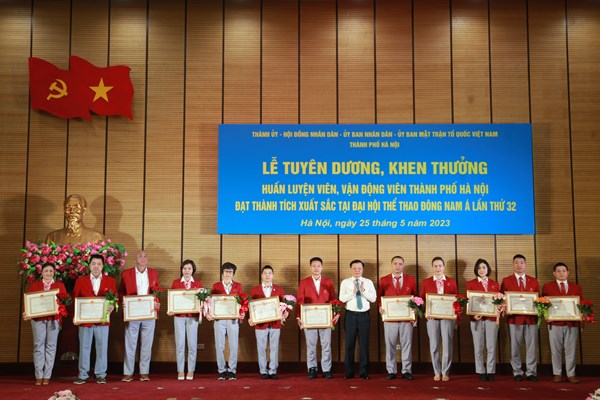 Hà Nội thưởng gần 12 tỉ đồng cho thành tích của các VĐV tại SEA Games 32 - Anh 1