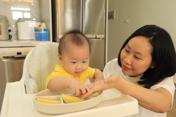Nuôi dạy con giữa các thế hệ: Sự khác biệt gây mâu thuẫn - Anh 2