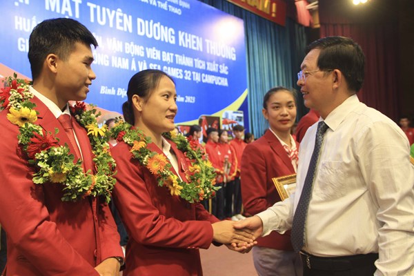 Bình Định tuyên dương, khen thưởng các VĐV, HLV đạt thành tích xuất sắc tại SEA Games 32 - Anh 1