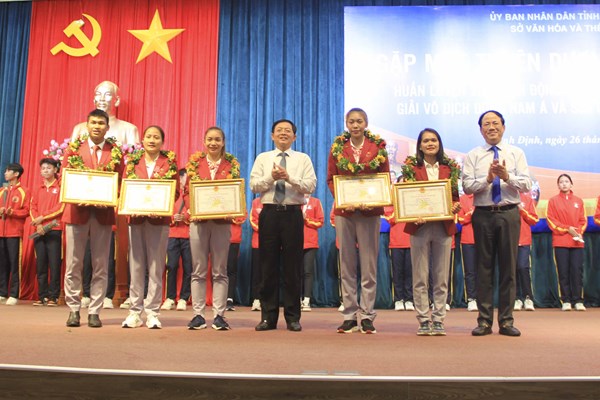 Bình Định tuyên dương, khen thưởng các VĐV, HLV đạt thành tích xuất sắc tại SEA Games 32 - Anh 4