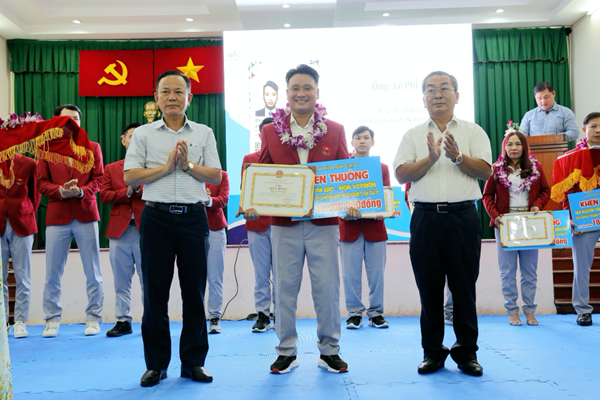 Quận 8 (TP.HCM) khen thưởng HLV, VĐV đạt thành tích cao tại SEA Games 32 - Anh 2