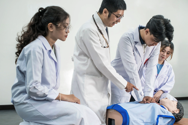 Môn Văn đưa vào tuyển sinh y khoa ở một số trường ĐH tư thục, Bộ GD&ĐT nói gì? - Anh 2