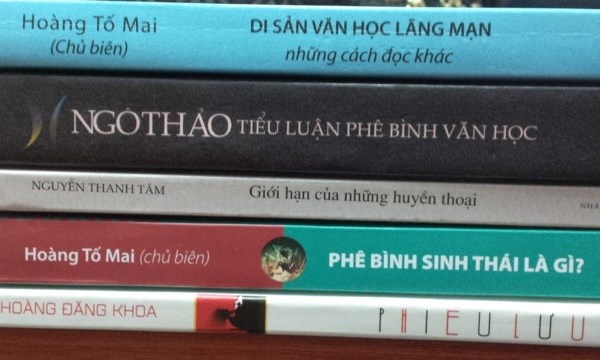 Định vị đúng vai trò của Lý luận, phê bình văn học nghệ thuật (Bài 1): Khen theo 