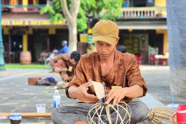 Hội An - hướng tới thành phố sáng tạo: Gìn giữ “không gian sống” của những nghề thủ công - Anh 1