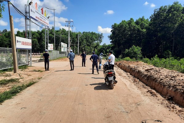 Quảng Ngãi: Ba phóng viên bị chặn xe, cản trở tác nghiệp - Anh 1