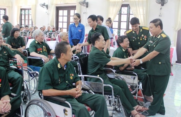 Trình Chủ tịch nước tặng quà cho gần 1,4 triệu người có công nhân ngày Thương binh – Liệt sĩ - Anh 1