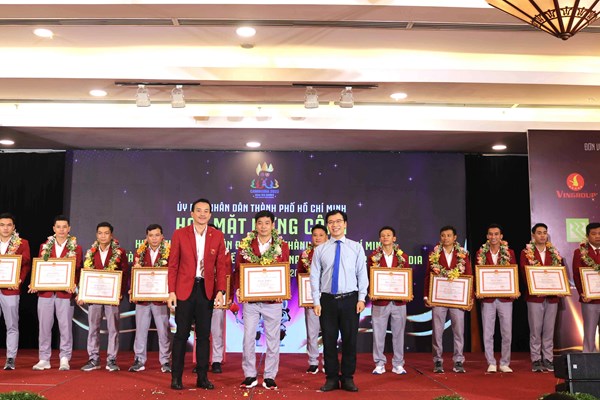 TP.HCM khen thưởng các HLV, VĐV đạt thành tích cao tại SEA Games 32 - Anh 4