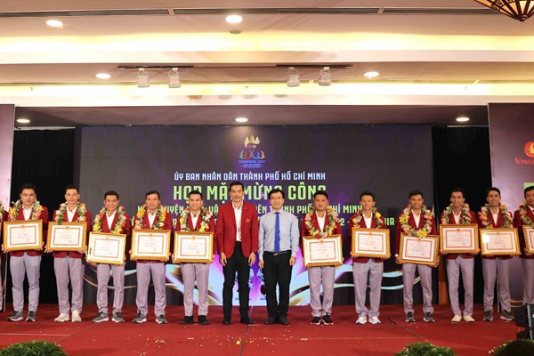 TP.HCM khen thưởng các HLV, VĐV đạt thành tích cao tại SEA Games 32 - Anh 5