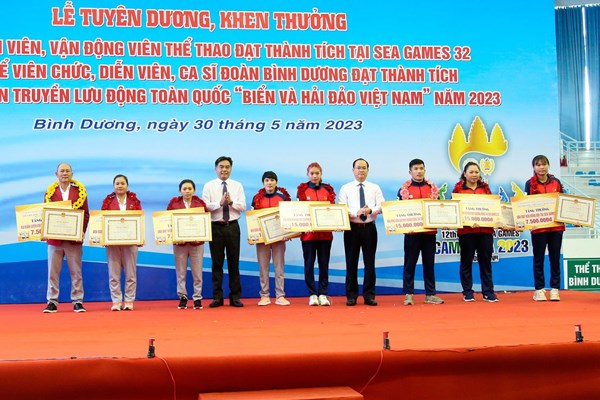 Bình Dương khen thưởng HLV, VĐV đạt thành tích tại SEA Games 32 - Anh 3