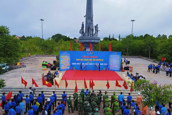 Kon Tum: Ra quan Chien dich Thanh nien tinh nguyen nam 2023 - Anh 1