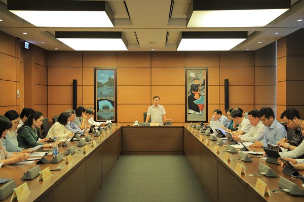 Dự thảo Nghị quyết về việc lấy phiếu tín nhiệm, bỏ phiếu tín nhiệm: Nhất trí trình Quốc hội thông qua - Anh 1