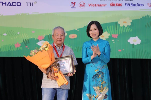 Trao giải thưởng thiếu nhi Dế Mèn lần thứ tư - Anh 1