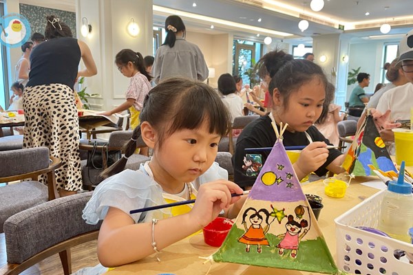 “Chạm vào nghệ thuật” từ chất liệu dân gian - Anh 2