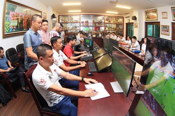 Vòng 9 V.League 2023: Trọng tài lại bị... việt vị - Anh 2