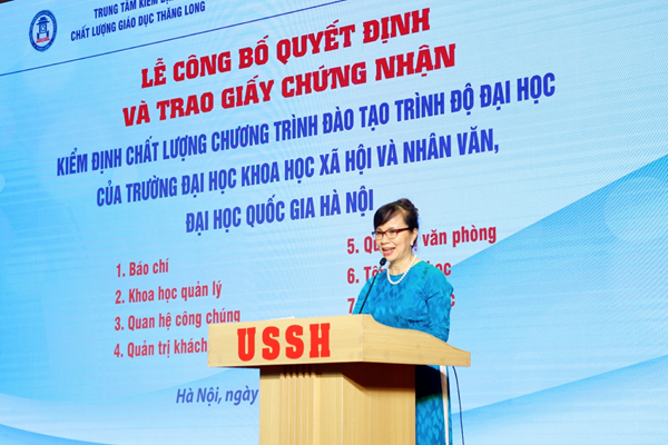 7 chương trình đào tạo của Trường ĐH KHXH&NV (ĐH QGHN) được trao Chứng nhận Kiểm định chất lượng - Anh 2