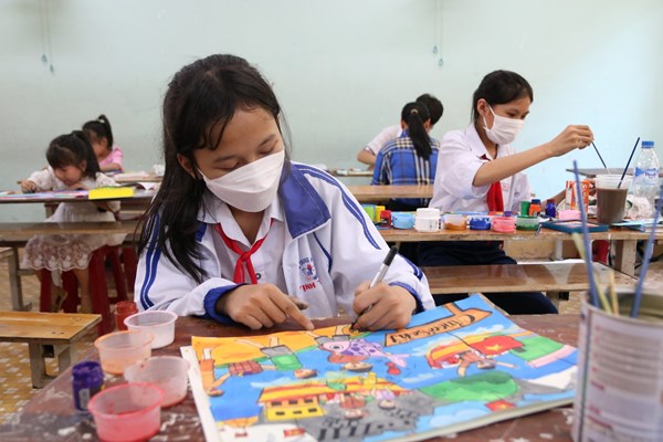Quảng Ngãi: Giải thưởng Mỹ thuật “Biển, đảo quê hương trong mắt em” - Anh 1