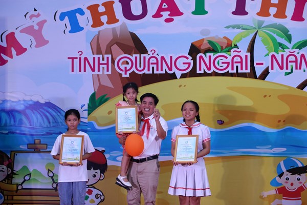 Quảng Ngãi: Giải thưởng Mỹ thuật “Biển, đảo quê hương trong mắt em” - Anh 3