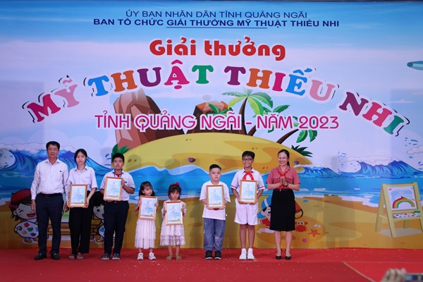 Quảng Ngãi: Giải thưởng Mỹ thuật “Biển, đảo quê hương trong mắt em” - Anh 4