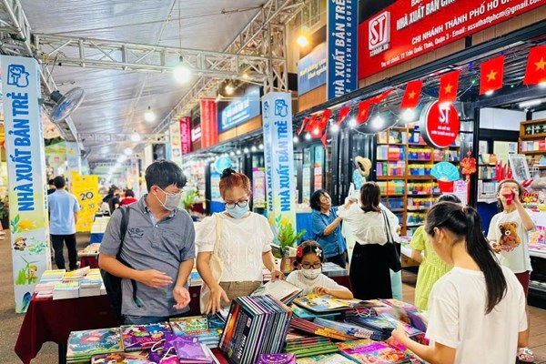 TP.HCM công bố Giải thưởng Sách thiếu nhi lần thứ nhất - Anh 2