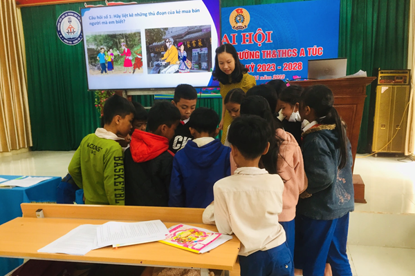 Hơn 15.000 trẻ em được trang bị kỹ năng tự bảo vệ trước nạn buôn người và tảo hôn - Anh 2