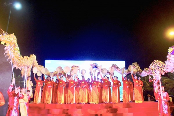 Tôn vinh Áo dài qua các thời kỳ - Anh 1