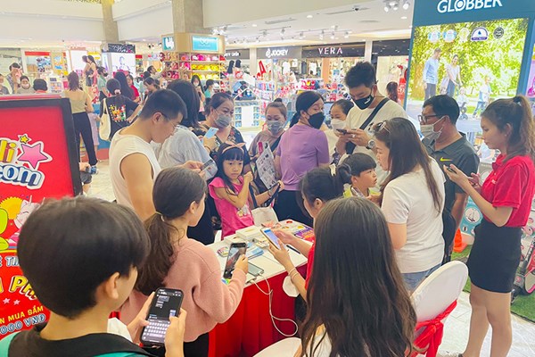 Không khí vui tươi gắn kết gia đình tại các trung tâm thương mại dịp 1.6 - Anh 6