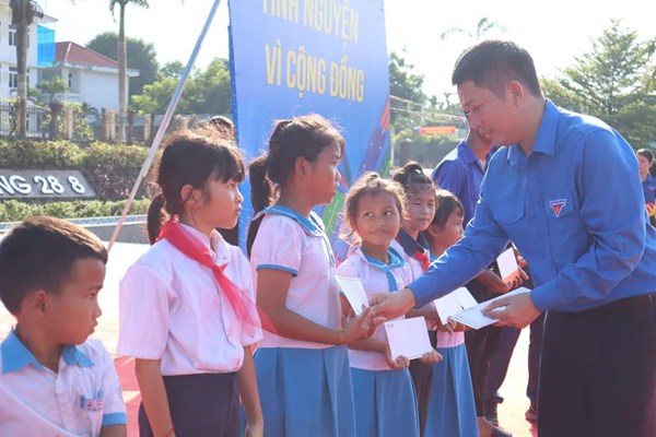 Quảng Ngãi: Khởi động Chiến dịch Thanh niên tình nguyện Hè năm 2023 - Anh 2