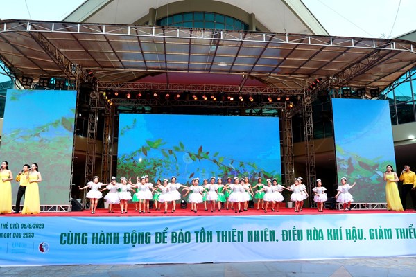 “Một rừng cây, một đời người”: Tiếng nói từ trái tim của những người làm nghệ thuật bảo vệ môi trường - Anh 2