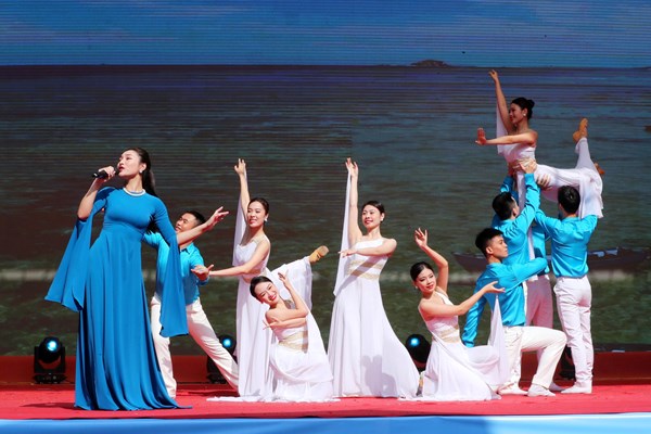 “Một rừng cây, một đời người”: Tiếng nói từ trái tim của những người làm nghệ thuật bảo vệ môi trường - Anh 11