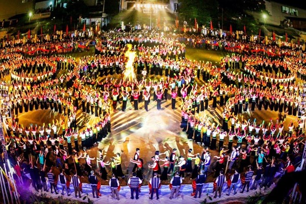 Xây dựng thị xã Nghĩa Lộ (Yên Bái) thành thị xã văn hóa, du lịch: Khó mấy cũng phải làm - Anh 1