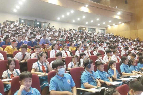 Trò chuyện cùng phi hành gia NASA - Anh 1