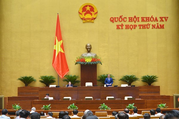 Quốc hội biểu quyết thông qua dự thảo Nghị quyết về Chương trình giám sát của Quốc hội năm 2024 - Anh 2