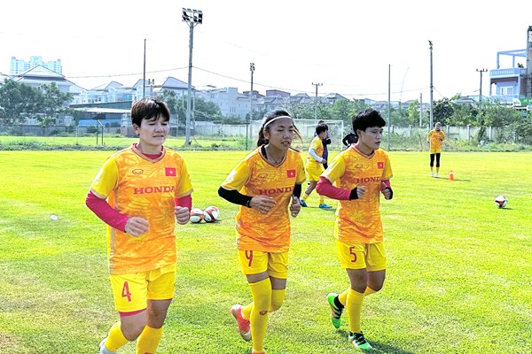Huỳnh Như: Chuyến tập huấn này là sự chuẩn bị rất tốt cho World Cup - Anh 1