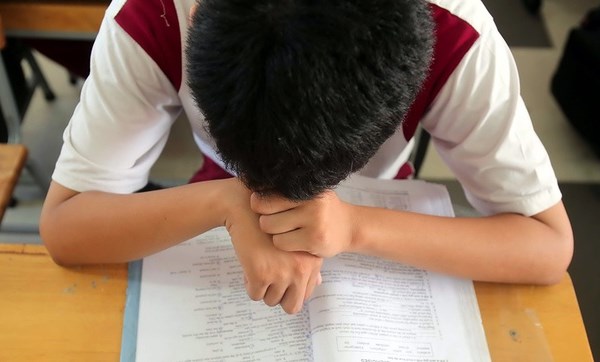 Phòng tránh đau dạ dày vì áp lực thi cử - Anh 1
