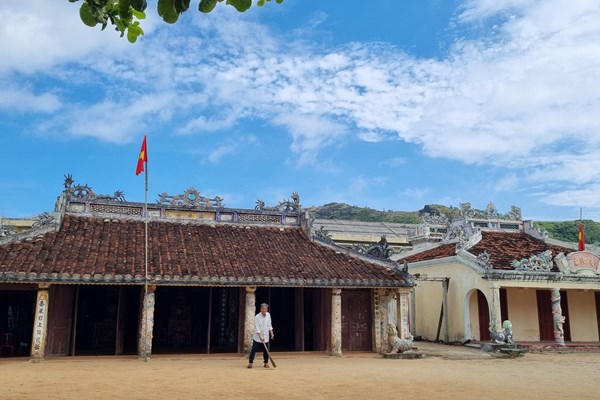 Hơn 20 năm thầm lặng trông coi di tích ở đảo Lý Sơn - Anh 1