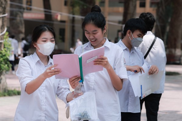 Thi vào lớp 10 tại Hà Nội: Kỳ thi an toàn, đề thi vừa sức - Anh 9