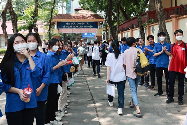 Thi vào lớp 10 tại Hà Nội: Kỳ thi an toàn, đề thi vừa sức - Anh 5