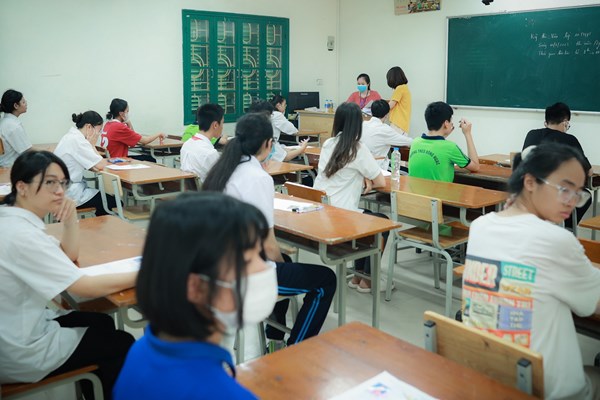Thi vào lớp 10 tại Hà Nội: Kỳ thi an toàn, đề thi vừa sức - Anh 2
