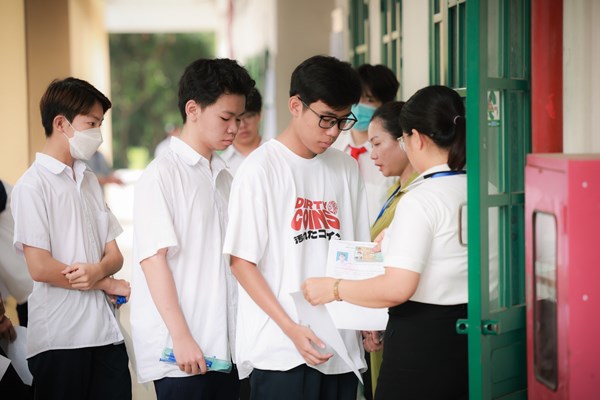 Thi vào lớp 10 tại Hà Nội: Kỳ thi an toàn, đề thi vừa sức - Anh 8