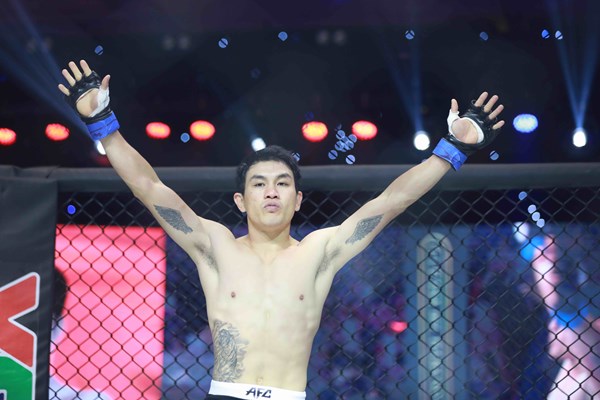 “Mưa knock-out” tại sự kiện võ thuật tổng hợp MMA AFC 25 - Anh 2