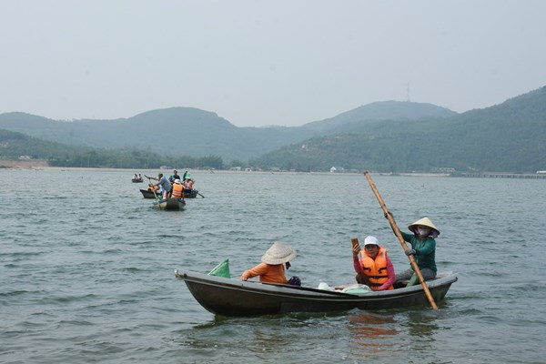 Nông dân phát triển kinh tế “nhờ” làm du lịch - Anh 3