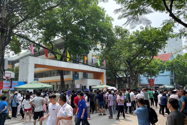 Thi vào lớp 10 tại Hà Nội: Thí sinh tự tin đạt điểm cao môn Toán - Anh 1