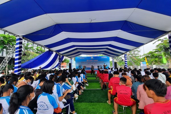 Bình Dương: Phát động toàn dân tập luyện môn bơi, phòng, chống đuối nước trẻ em - Anh 1