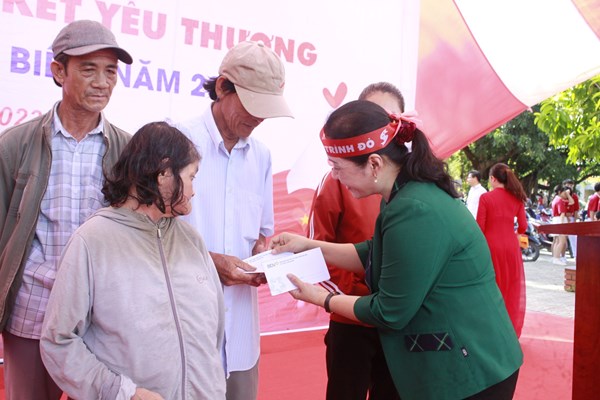 Quảng Ngãi: Tiếp nhận 862 đơn vị máu tại Khai mạc “Hành trình đỏ” - Anh 3