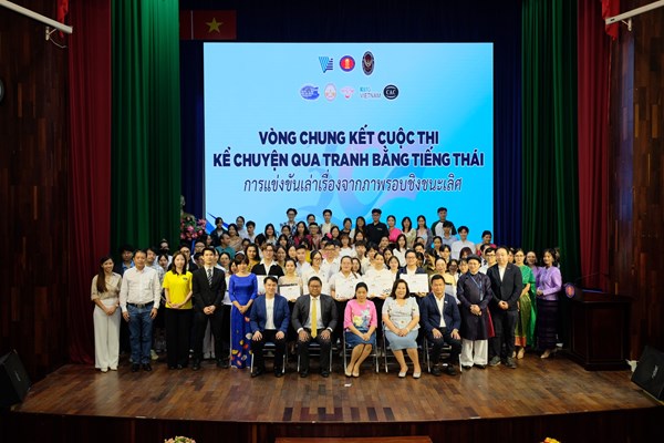 Trao giải cuộc thi Kỹ năng tiếng Thái - Anh 1