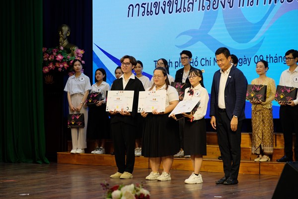 Trao giải cuộc thi Kỹ năng tiếng Thái - Anh 2