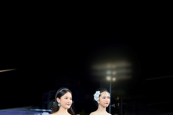 Hoa hậu Bella Vũ và người đẹp Thảo Vy cuốn hút trên thảm đỏ chung khảo Miss World Vietnam 2023 - Anh 2