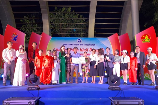 Đêm nhạc mang yêu thương cho trẻ em đặc biệt - Anh 4